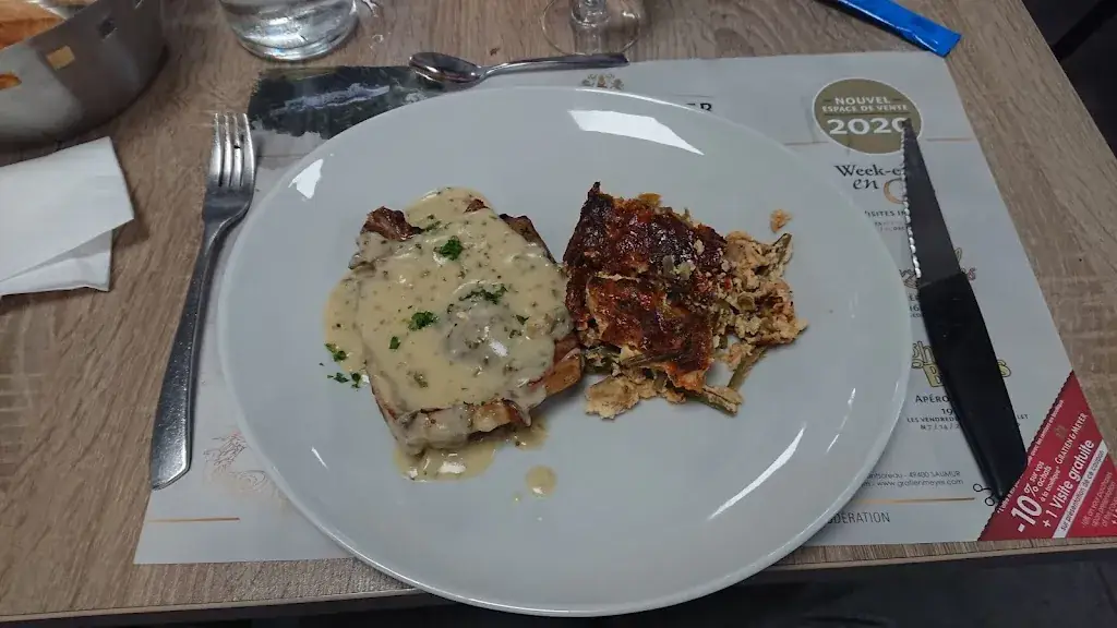 Mark R_Relais de la Ronde_Vivy_review