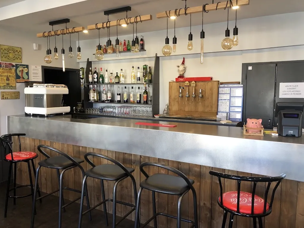 Au café du coin ristorante a Yzernay