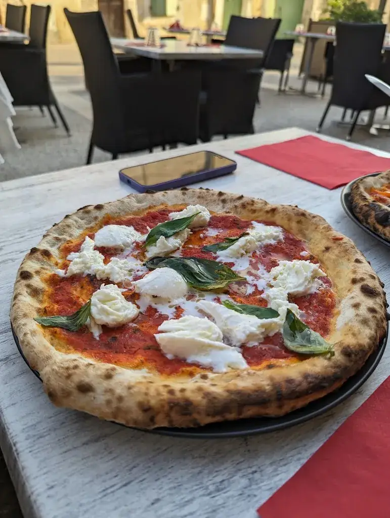 LE DONJON GOURMAND "Bistrot à l'italienne" restaurante en Alleins