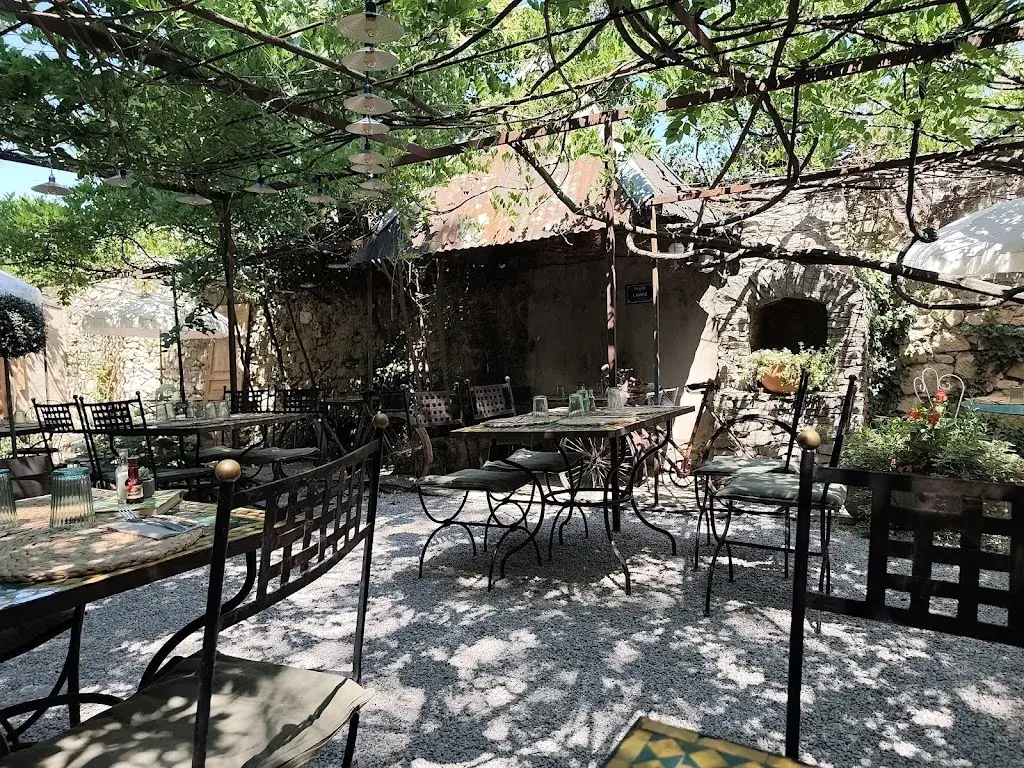 Le Jardin Restaurant_Mallemort_slider_image_1