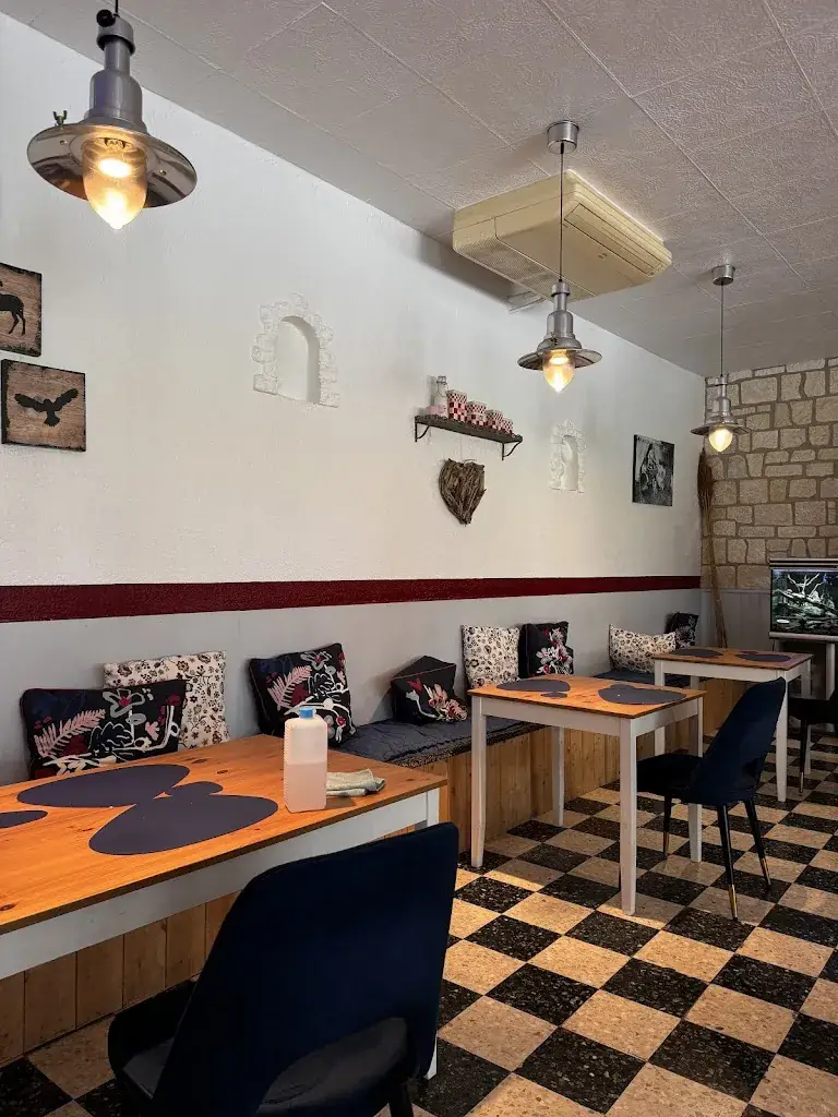 Eveline Rossi-Jackson_LE BON TEMPS_Sénas_Bewertung