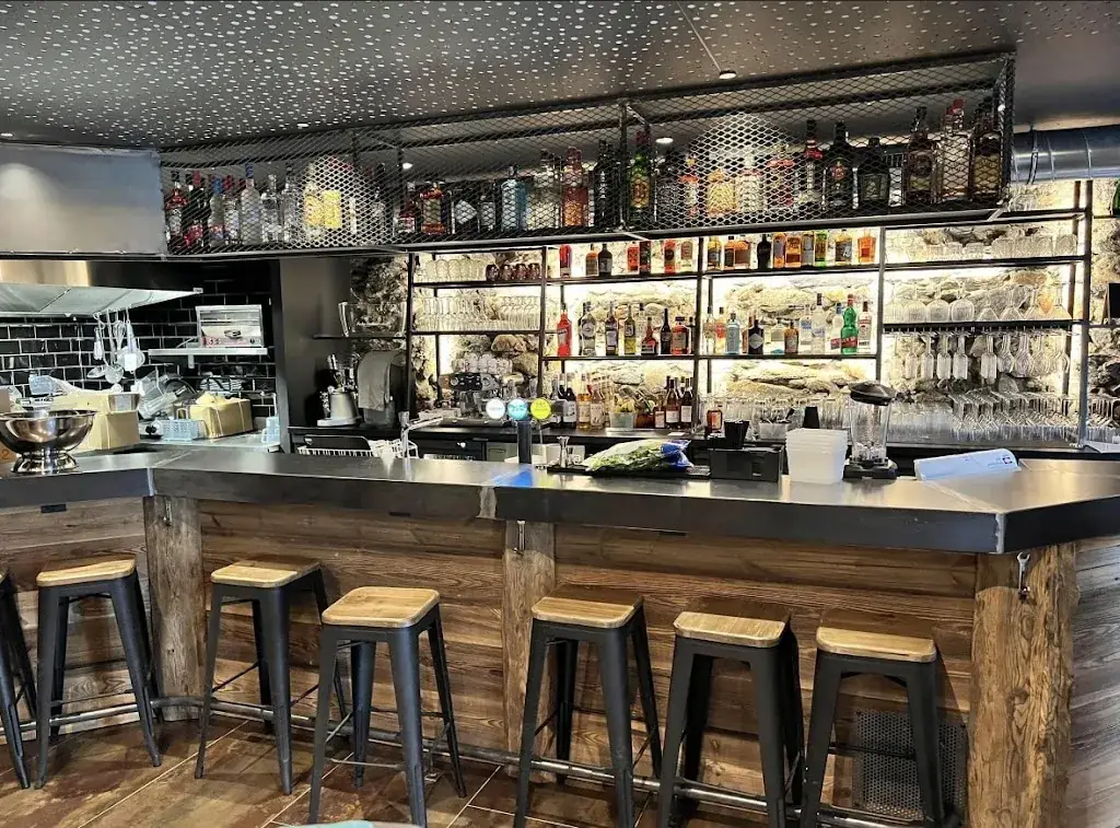 Bar l’atelier ristorante a Moûtiers