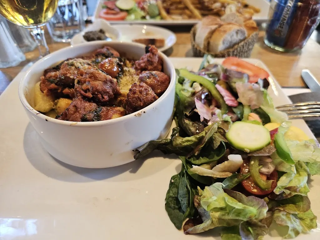 Dolf van der Haven_Café Colombero_Gréoux-les-Bains_review