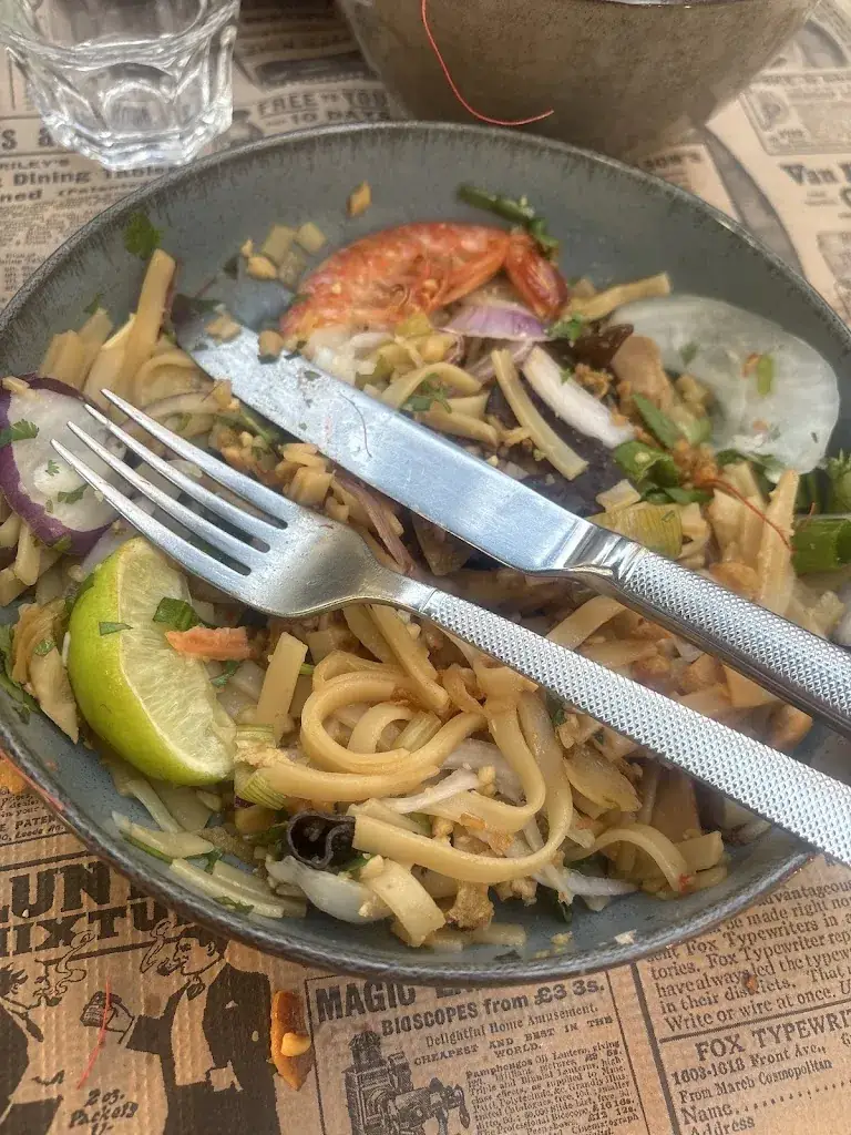 Iuliana Maratu_La Cantine_Moustiers-Sainte-Marie_recensione