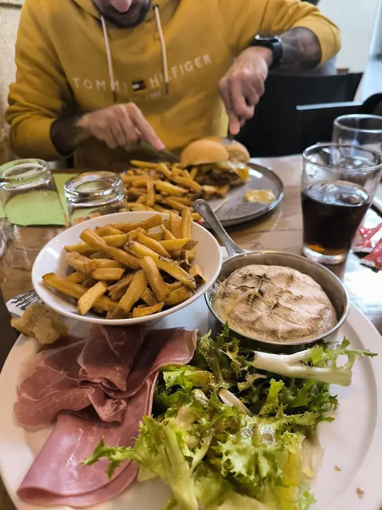 Mandy Gdn_Restaurant Malou_Allauch_recensione