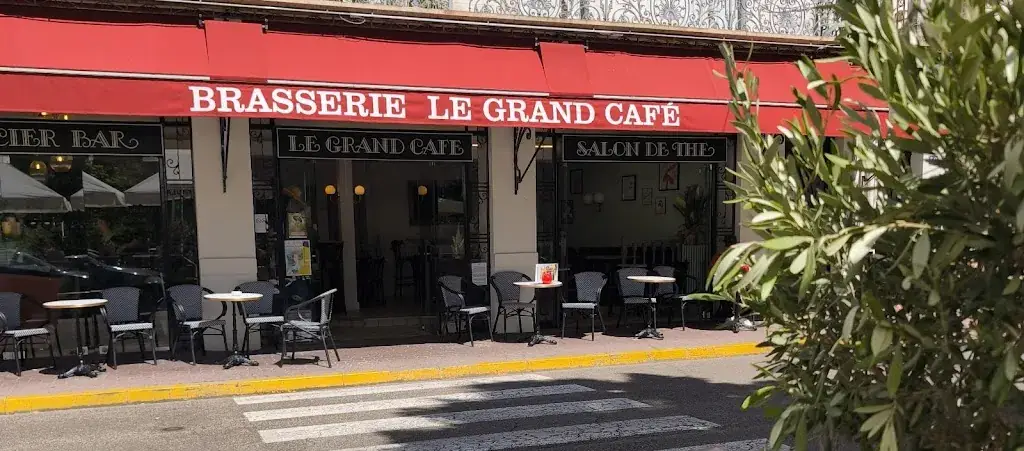 Le Grand Café Restaurant in Néris-les-Bains