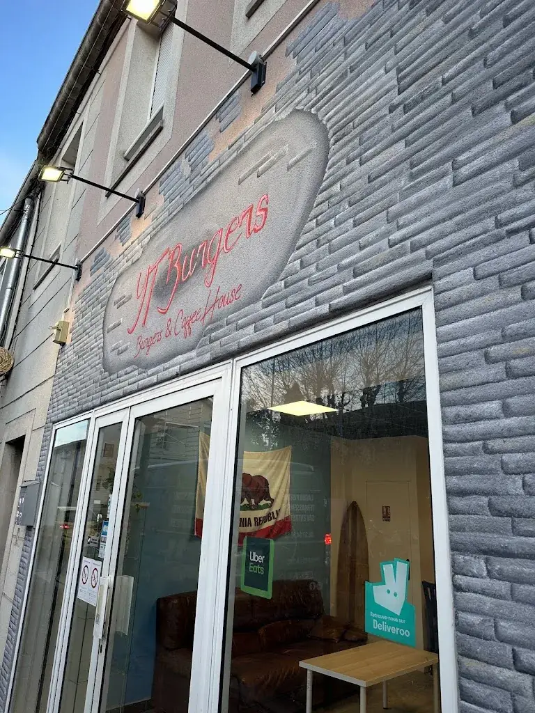 YT Burgers_Plan-de-Cuques_slider_image_1