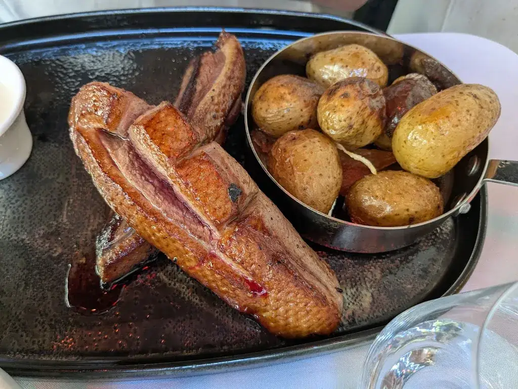 Despoina Karakitsiou_AREV_Aix-en-Provence_review