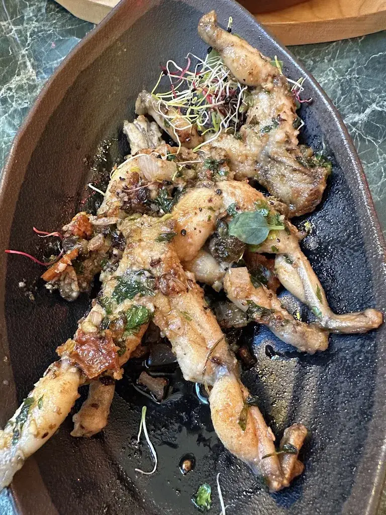 Kira Hartz_Le bouche à Oreille_Aix-en-Provence_review