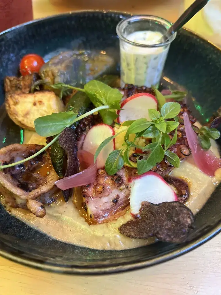 Yibo Dai_Le bouche à Oreille_Aix-en-Provence_review