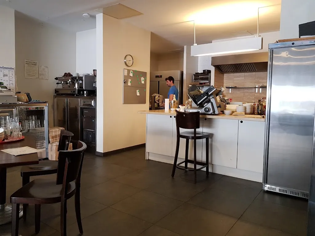 Lorraine Phillips_Le Miollis_Aix-en-Provence_review