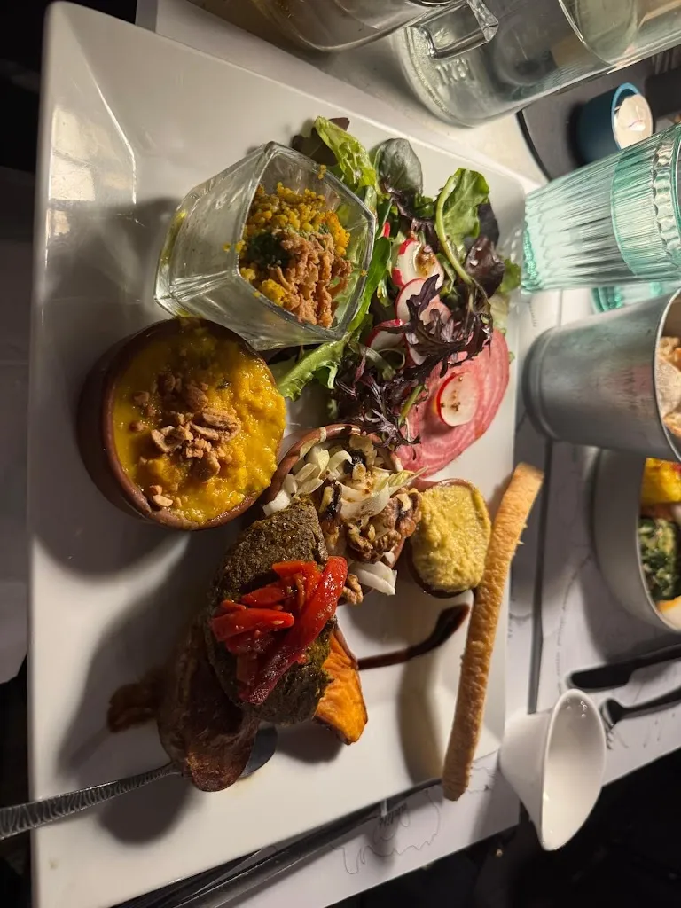 Lucie Amson_Drôle d'Endroit_Aix-en-Provence_review