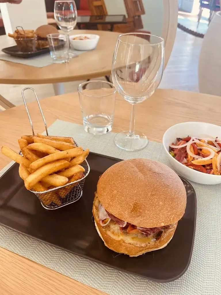 Garden - Restaurant by Domaine la Roque_Althen-des-Paluds_slider_image_3