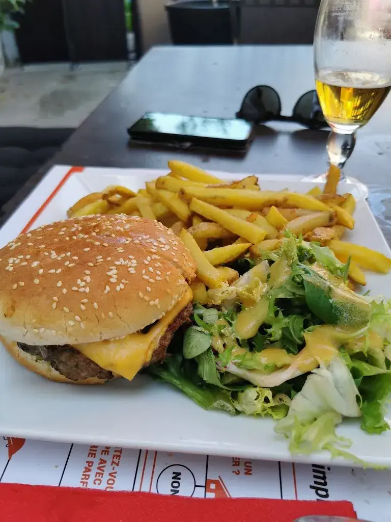 Jannick Lesquerade_Café restaurant LE FRANCE_Althen-des-Paluds_review