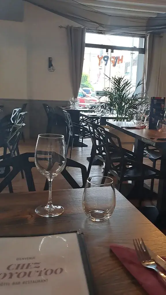 Chez TooYouToo : Café-Bar-Restaurant_Néris-les-Bains_slider_image_2