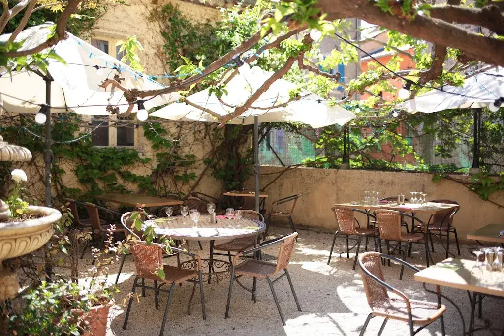 Restaurant au Platane restaurant in Apt