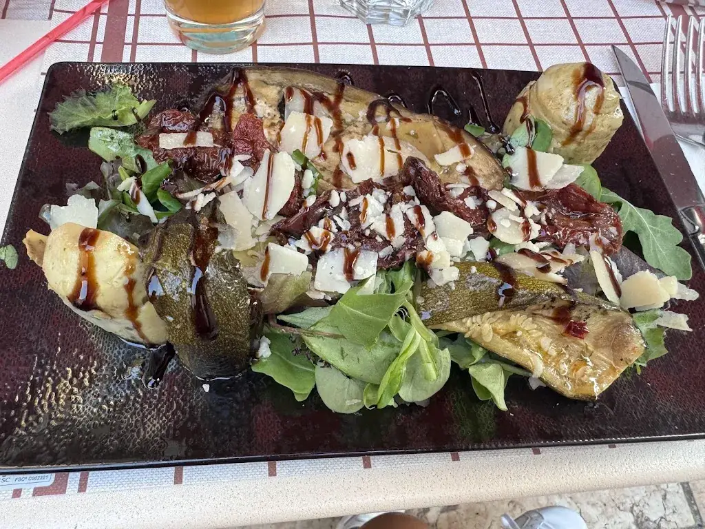 Nathalie DELEVAUX_L'Intramuros Restaurant et Rhumerie_Apt_review