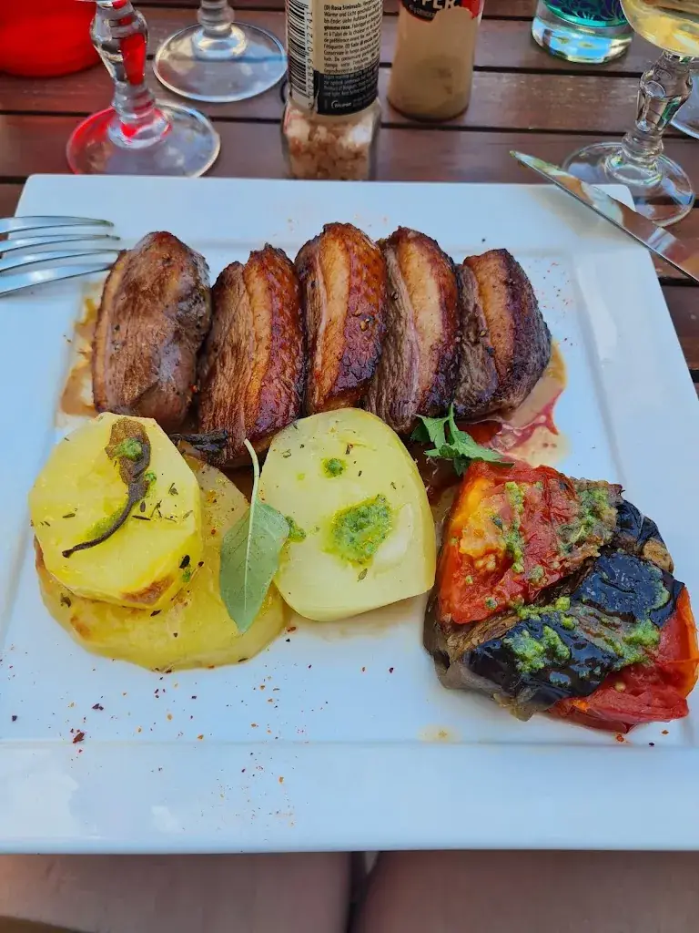 Le Carnot Set_Apt_slider_image_2