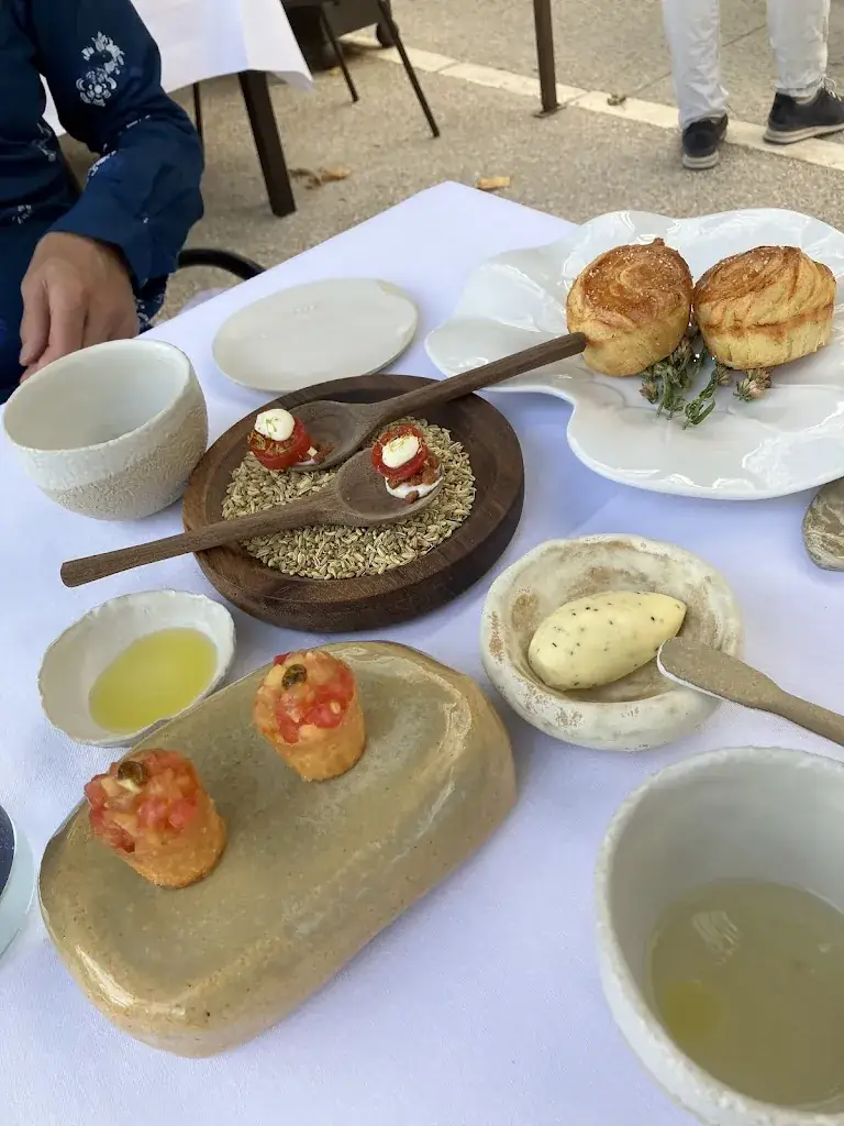 Yuko Akiba_Garrigue_Ansouis_review