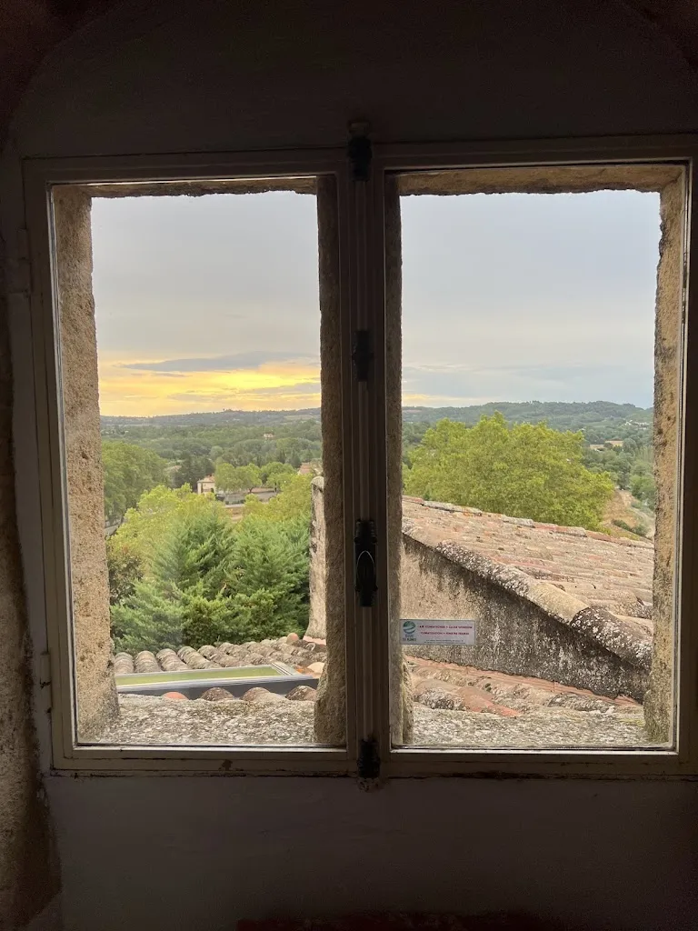 Rebeca Miramon Valero_Un Patio en Luberon_Ansouis_review