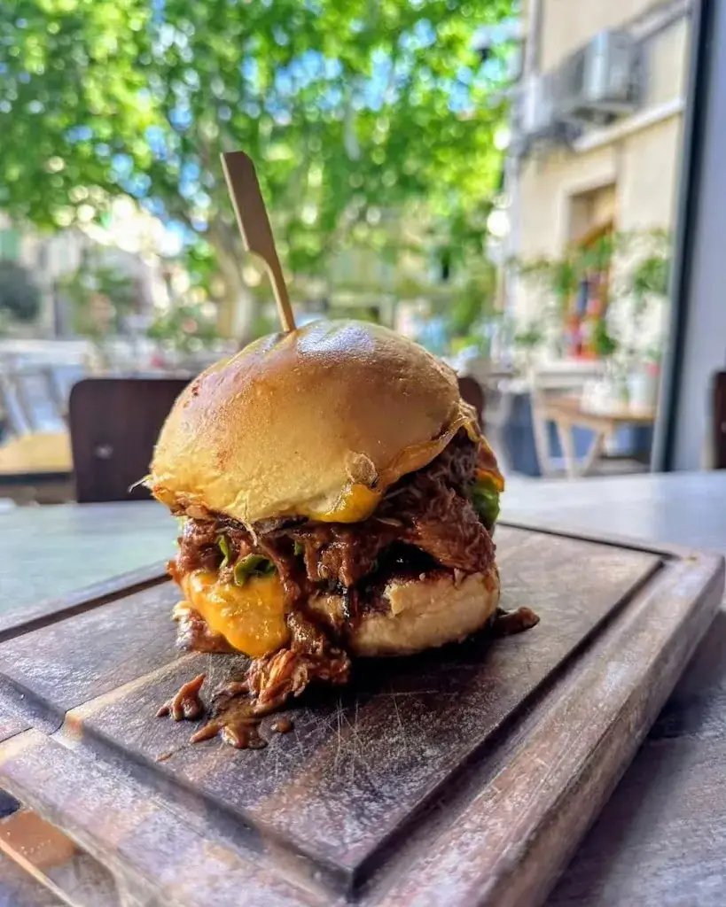 Le 19 vin_Pertuis_slider_image_3