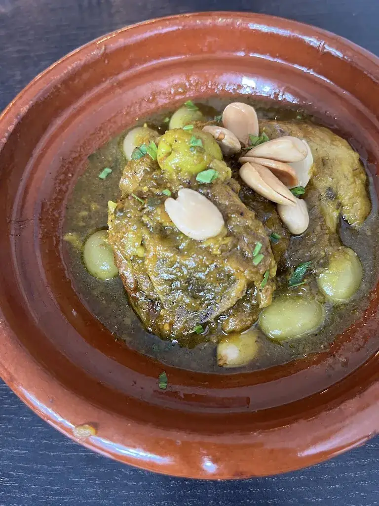 Kastytis Perednis_La Menara_Arles_review