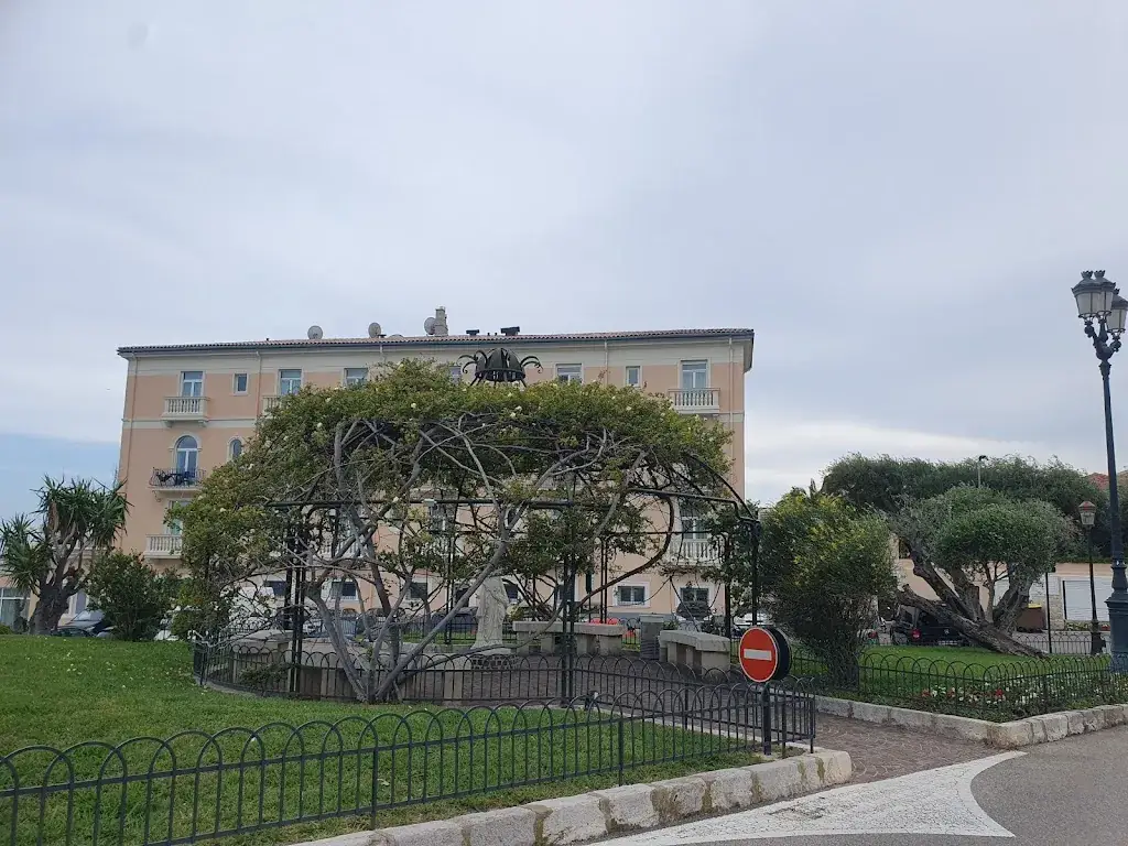 M. Nalbancheva_Lou Castelet Restaurant_Carros_review