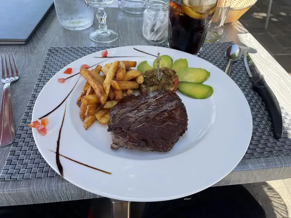 Adam Schmitt_Chez Michel_Castagniers_review