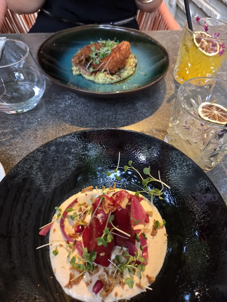 Valentin Demade_Villa Estello_Aubagne_recensione