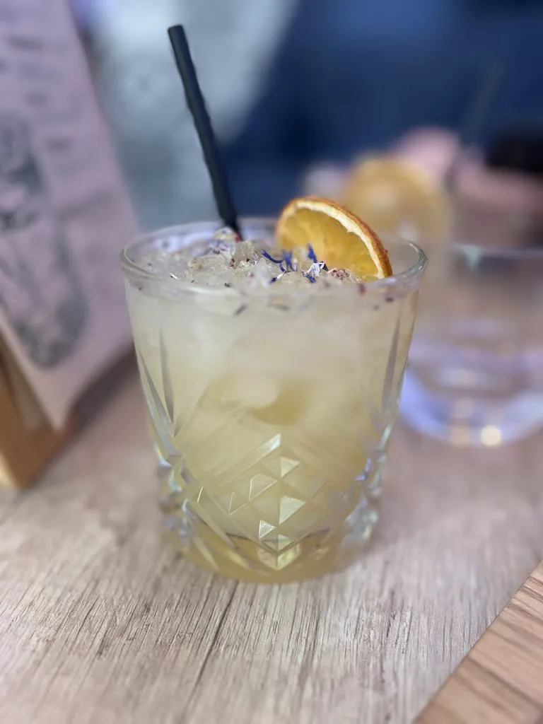 Karine Nine_Villa Estello_Aubagne_recensione