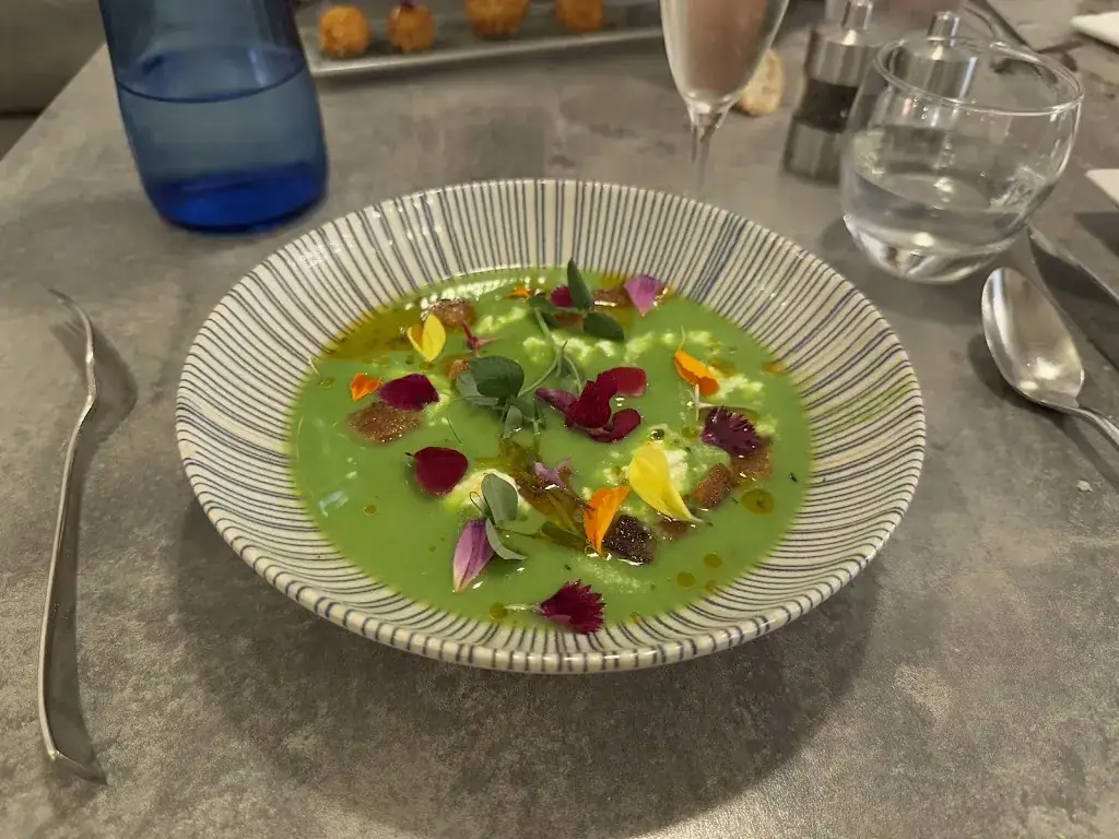 Paola Archer_La Taille de Guêpe_Antibes_recensione