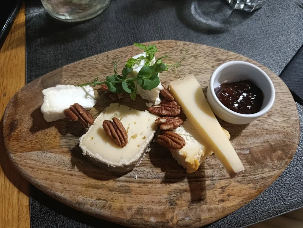 Donna O'Leary_la petite escale_Antibes_review