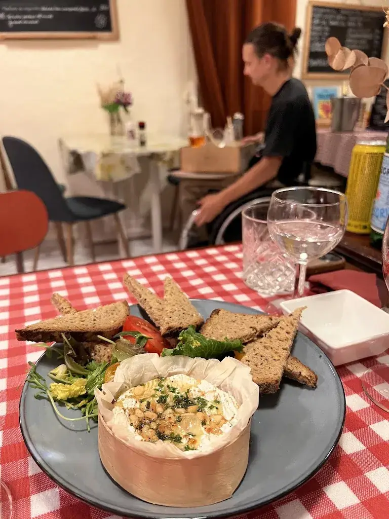 Laura Munro_Le Migrainier_Antibes_review