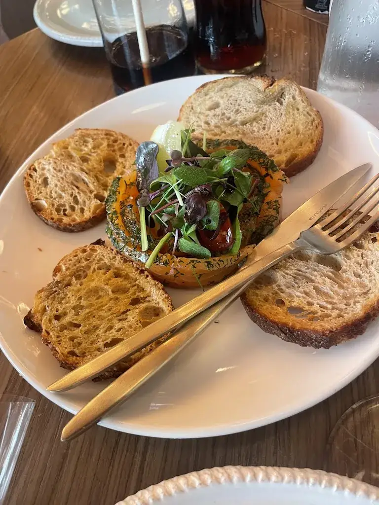 Selen Aktar_Ferni_Antibes_review