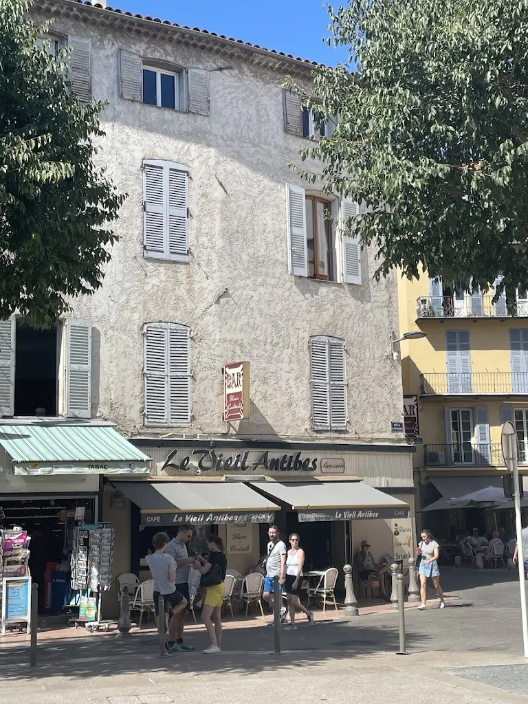 A de Lacy_Le Vieil Antibes_Antibes_review