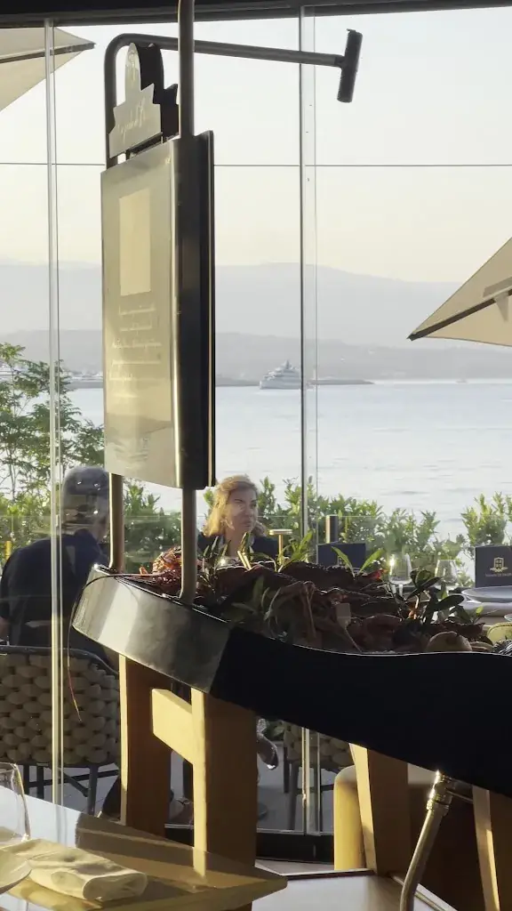 Approx Solutions_MAISON DE BACON_Antibes_review