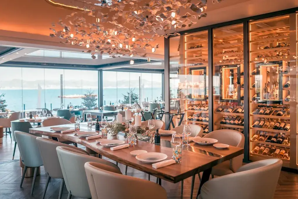 MAISON DE BACON_Antibes_slider_image_1