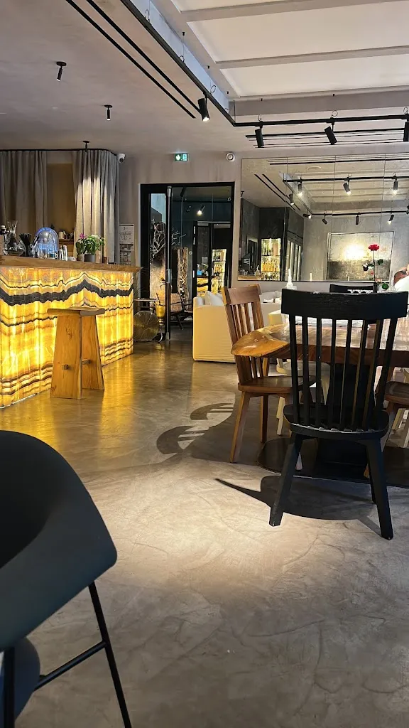 Unique Restaurant Antibes Juan-les-Pins_Antibes_slider_image_2