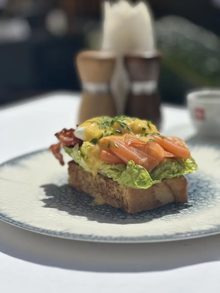 Unique Restaurant Antibes Juan-les-Pins_Antibes_slider_image_3