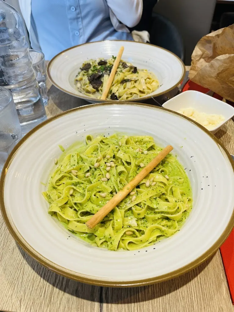 Elise WANG_La Terrasse_Antibes_recensione