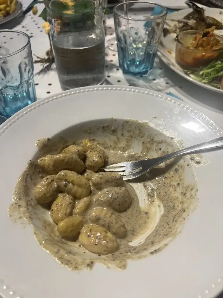 mike dominguez_La Cascade - Restaurant - Pizzeria - Bar (nouveaux propriétaires)_Antibes_recensione