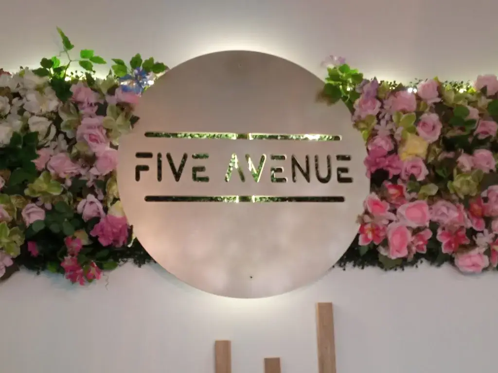 nat_Five avenue_Morestel_review