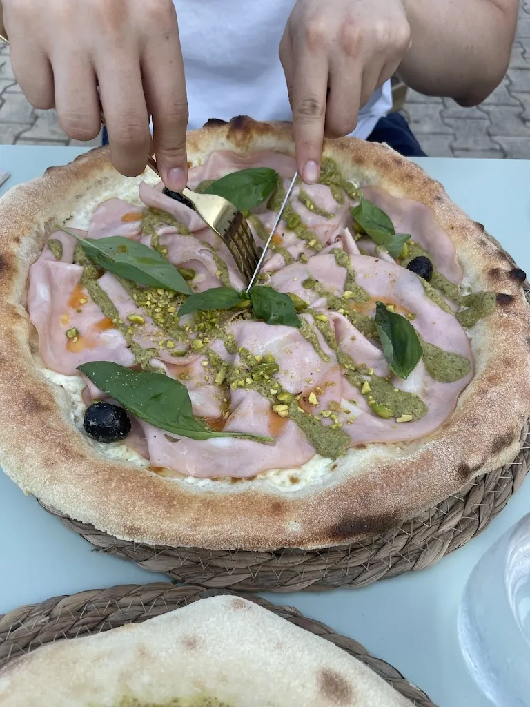 Chez Féfé Aubignan_Aubignan_slider_image_2