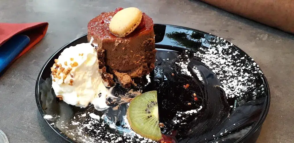 Cafe Du Cours_Vacqueyras_slider_image_3