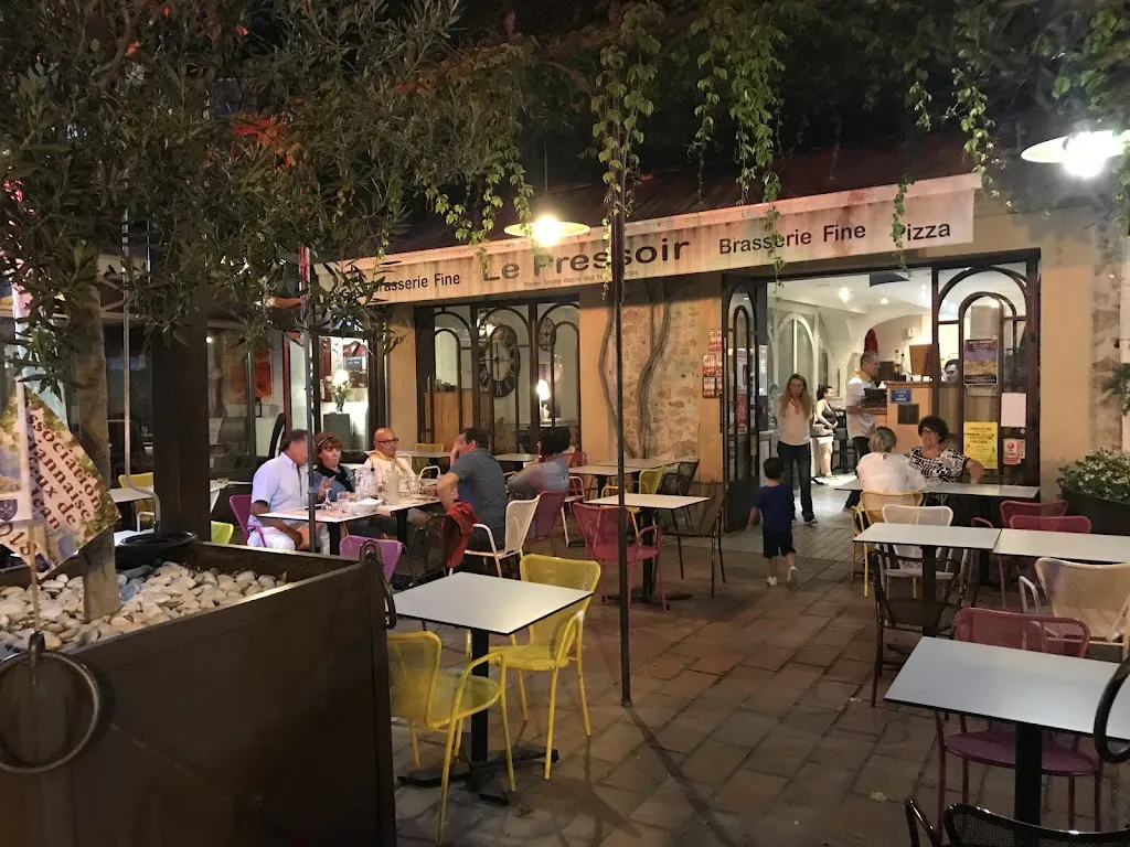 Elias Safdie_Restaurant Le Pressoir_Sarrians_review