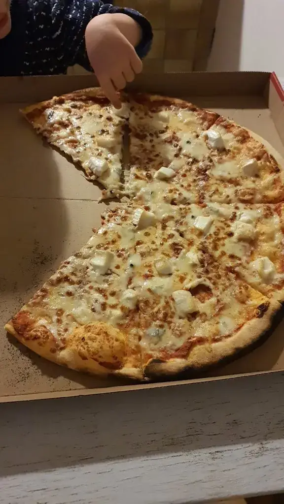 Loreto pizza_Aureille_slider_image_2