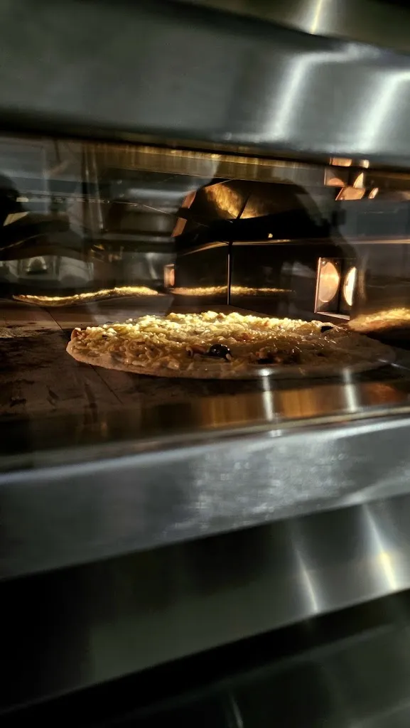 Pizza Marti_Aureille_slider_image_1