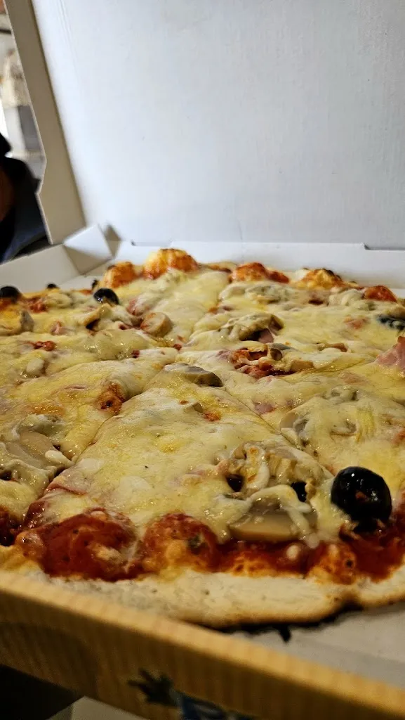 Pizza Marti_Aureille_slider_image_2