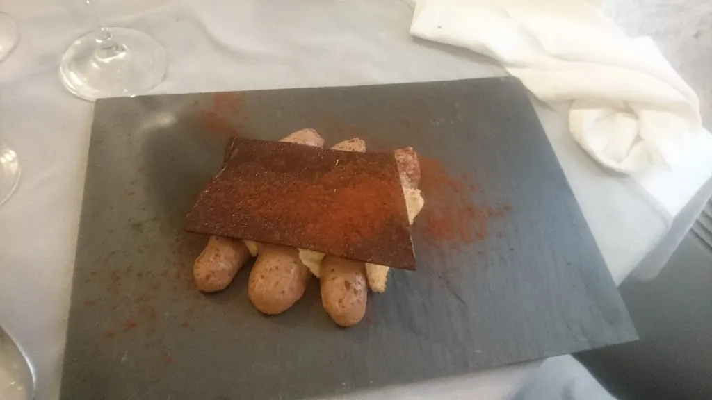 L'Antre-Mets_Aureille_slider_image_3