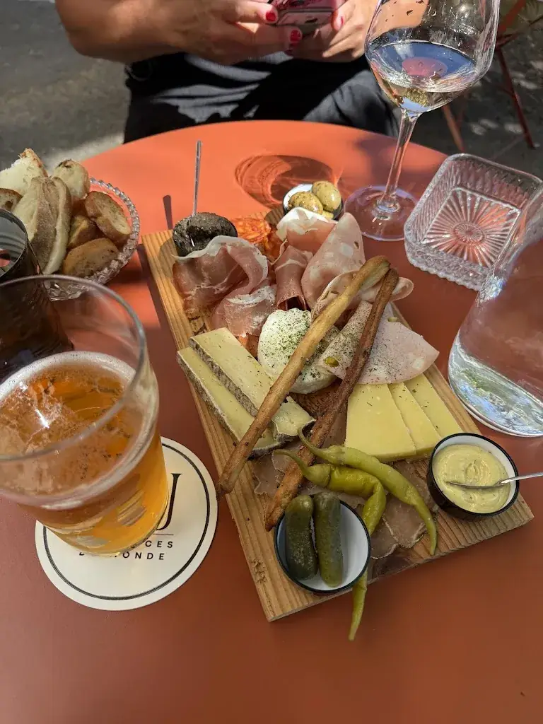 Fredrik Svanlund_Feu Les Délices du monde_Aups_review